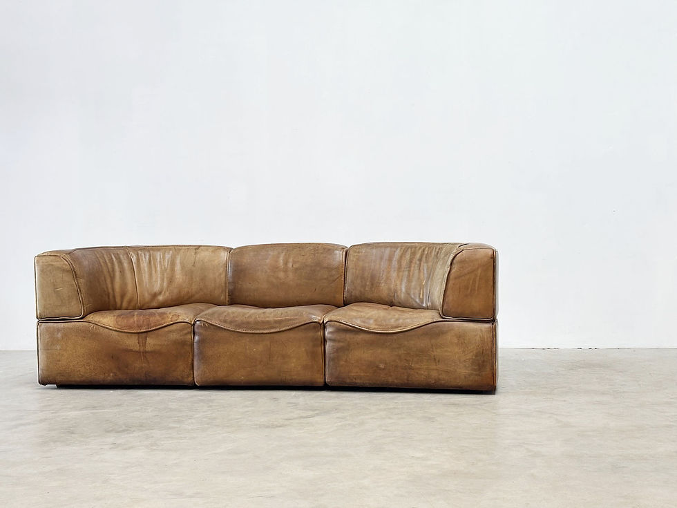 Thumbnail: Patinated leather DS-15 sofa By De sede