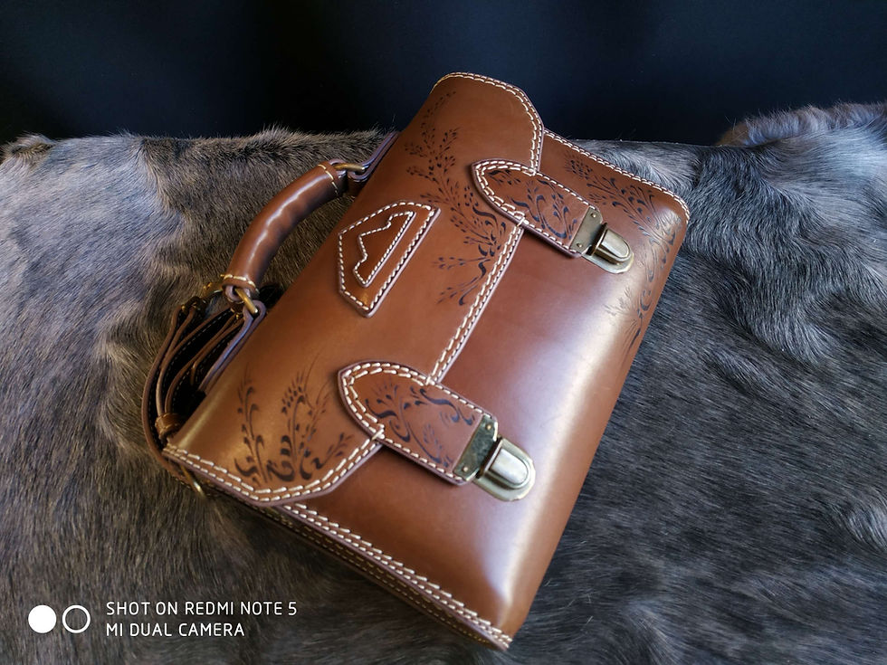 Miniature : Mini cartable en cuir  pyrogravé