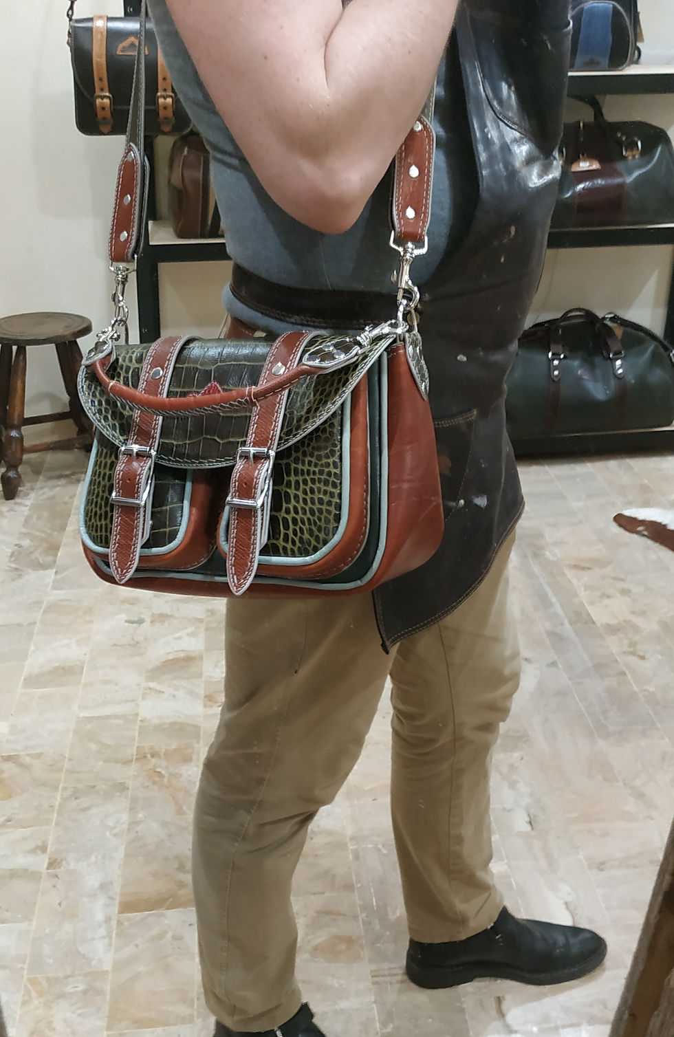 Miniature : Sac besace, Bergère (M) en cuir impression crocodile 
