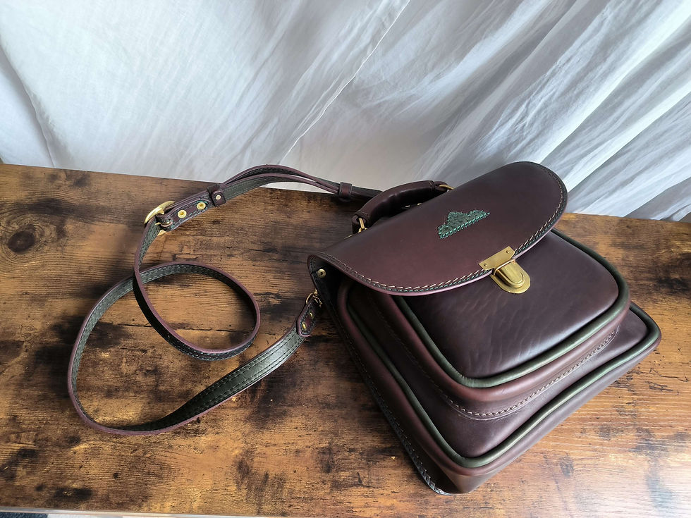 Sacoche en cuir gras marron foncé