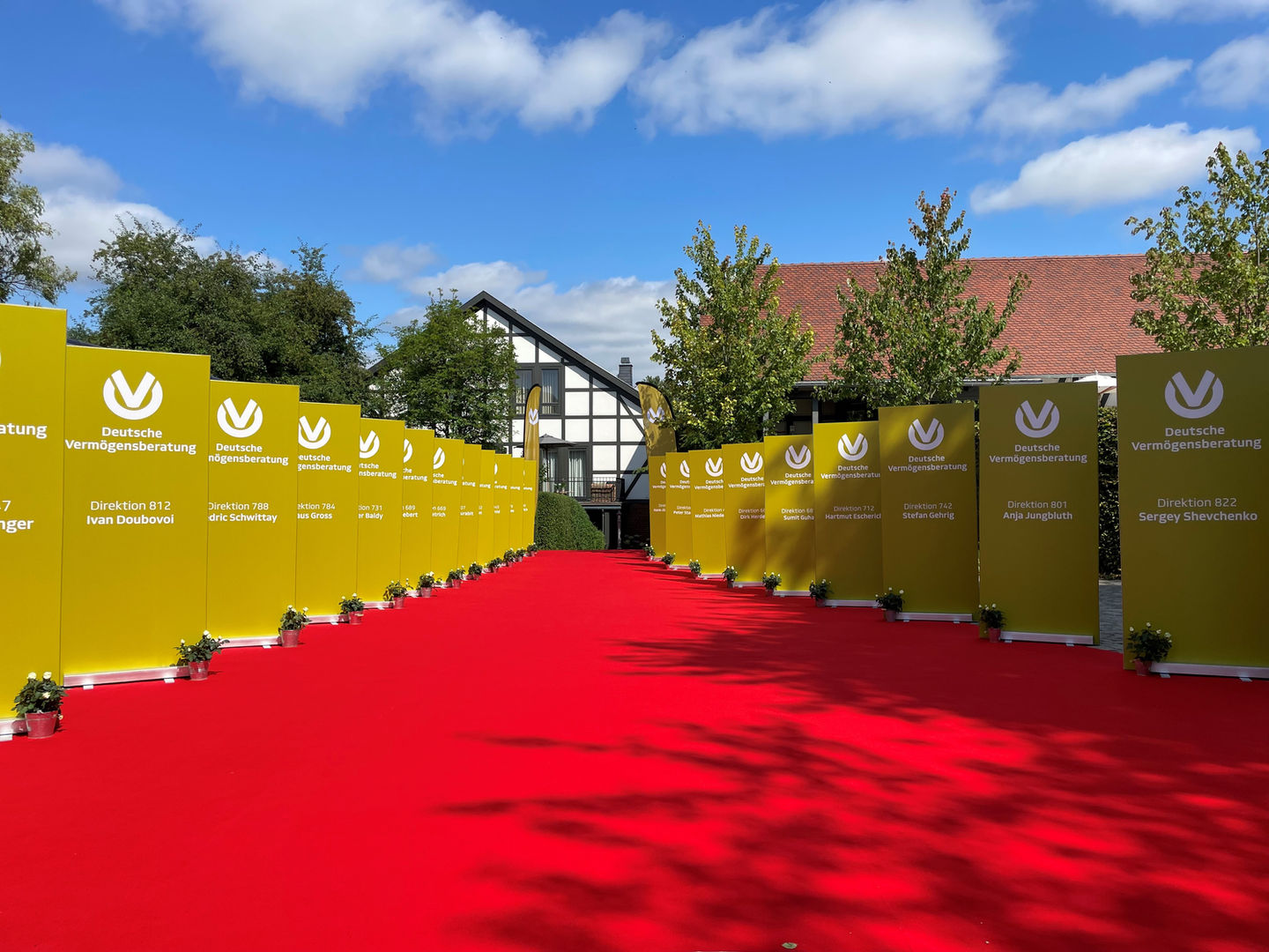 Professioneller Messebauer aus Frankfurt und Wiesbaden, Eventbau und Setbau in Frankfurt, Eventausstattung Fest der Gewinner in Marburg
