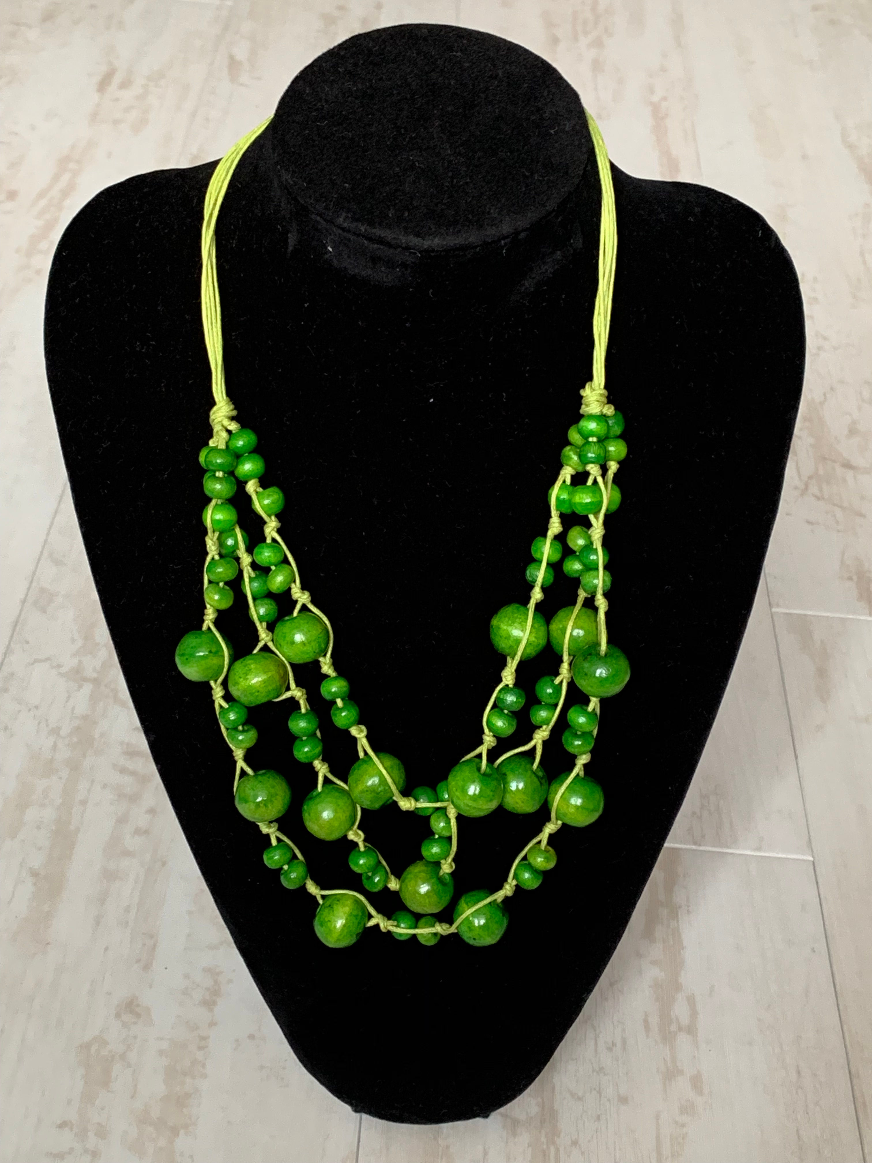 バリ島ネックレス　ウッド　B　ライトグリーン