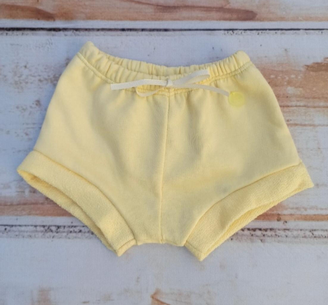 Short Amarillo