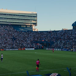 A RELAÇÃO DOS TORCEDORES NA AMÉRICA LATINA E NA EUROPA COM O FUTEBOL