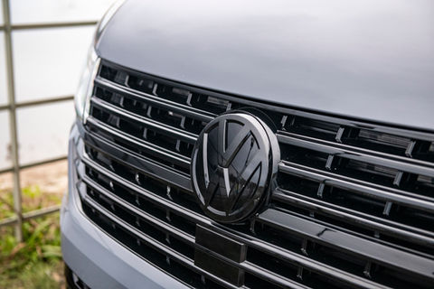Volkswagen Transport T6 Grey front profile gloss black grille VW badge