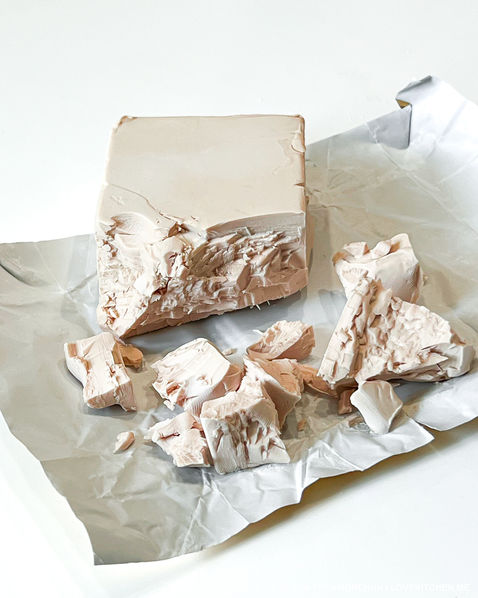 Що таке дріжджі та як вони працюють у хлібопекарстві