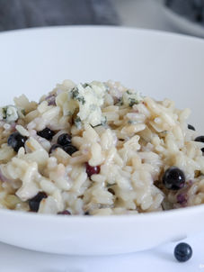 Ризотто з чорницями та сиром Рокфор 