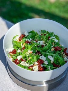 Салат з Руколою, В'яленими Томатами та Козячим Сиром | Lovekitchen.me
