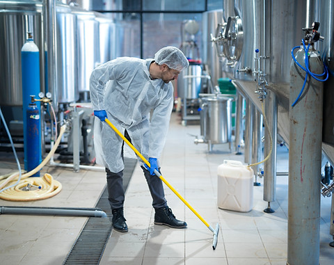 professional-industrial-cleaner-protective-uniform-cleaning-floor-food-processing-plant.jp