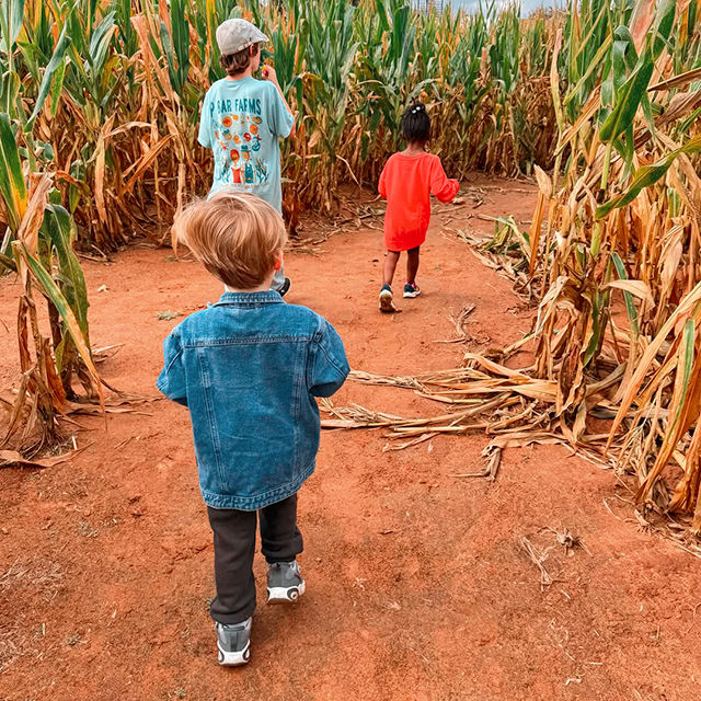 Old-Route-66-Farm-kids-in-maze.jpg