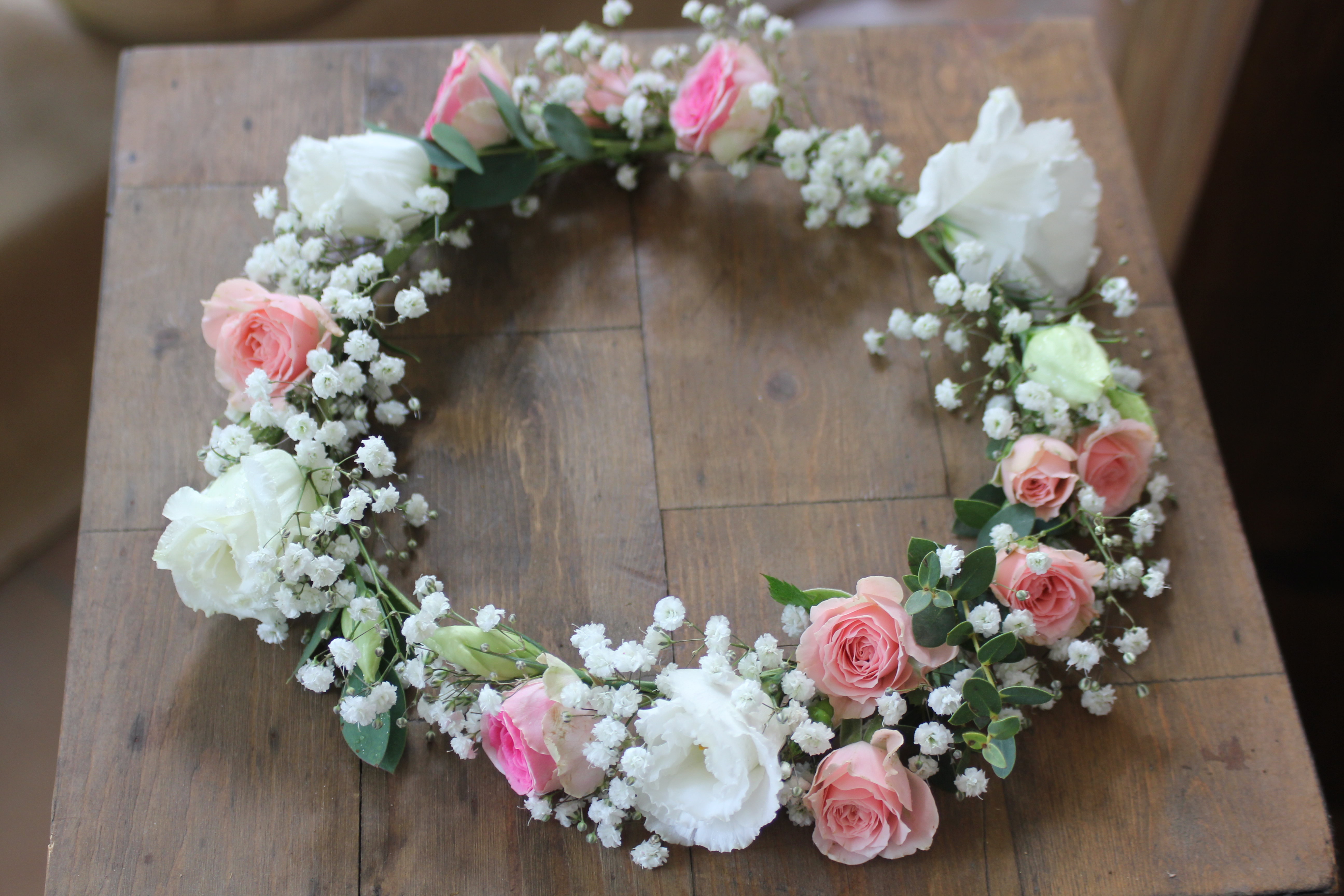 Bracelet Et Couronne De Fleurs