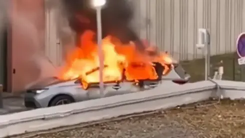 Avant d’être incendié, une voiture bélier percute la prison de Nanterre
