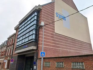 Le prof de sport filmait ses élèves dans les vestiaires