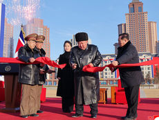 Kim Jong Un a inauguré des logements pour les familles des soldats nord-coréens tués aux côtés de la Russie.