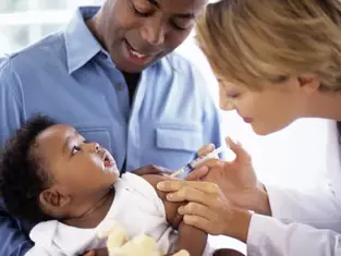 Aux États-Unis, le ministre de la Santé a réduit le nombre de vaccins recommandés pour les enfants