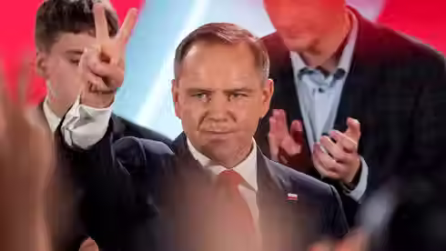 Présidentielle en Pologne : le nationaliste Karol Nawrocki remporte finalement l’élection présidentielle