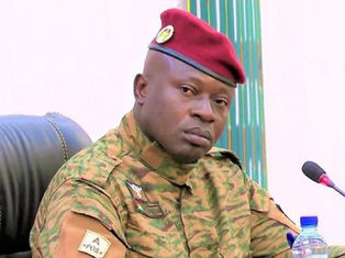 L’ex-président de la transition du Burkina Faso, Paul-Henri Sandaogo Damiba, a été expulsé vers Ouagadougou depuis le Togo