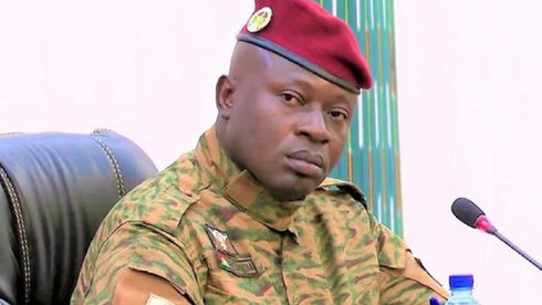 L’ex-président de la transition du Burkina Faso, Paul-Henri Sandaogo Damiba, a été expulsé vers Ouagadougou depuis le Togo