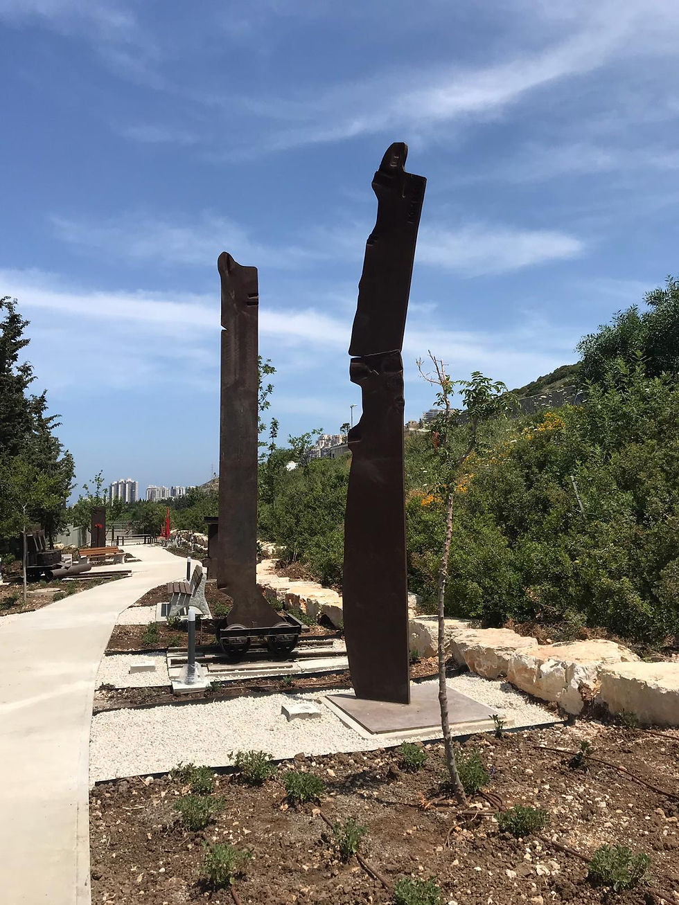 בקצהו טבור