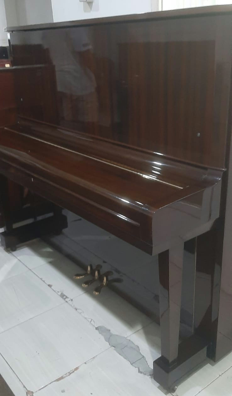 Thumbnail: Yamaha U5 (Japan)