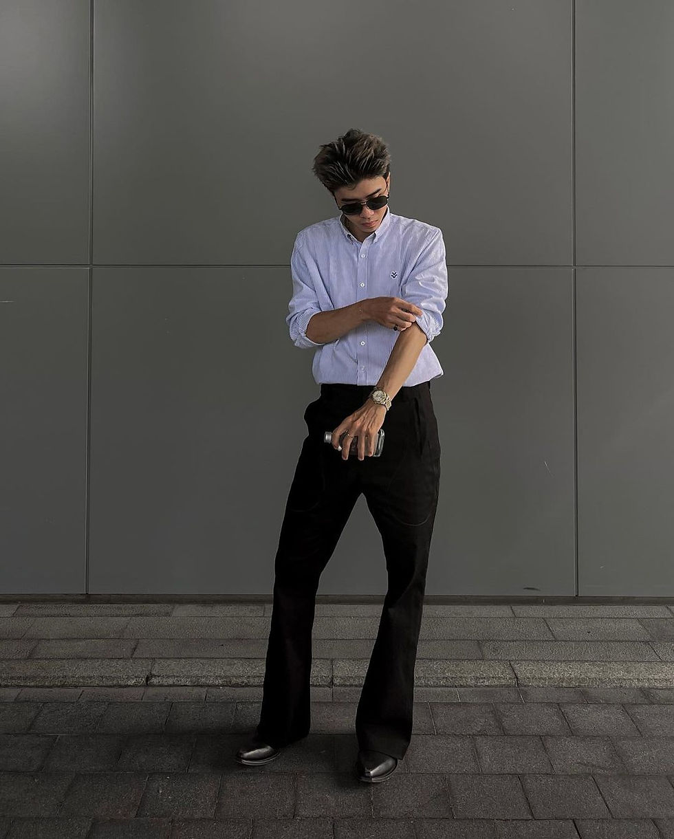 outfit áo sơ mi cùng quần ống rộng