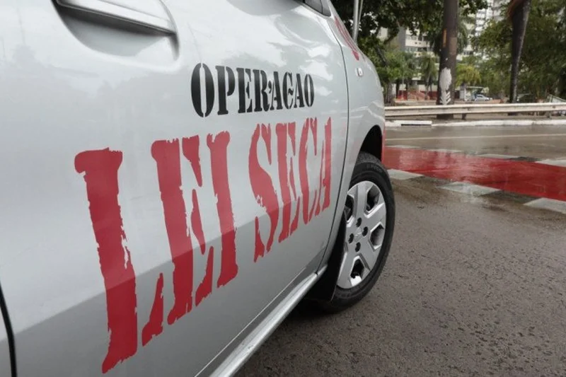 Com base no valor de uma infração gravíssima (R$ 293,47), a penalidade financeira para os condutores infratores saltaria para mais de R$ 29 mil (R$ 29.347,00) - TIÃO SIQUEIRA/JC IMAGEM