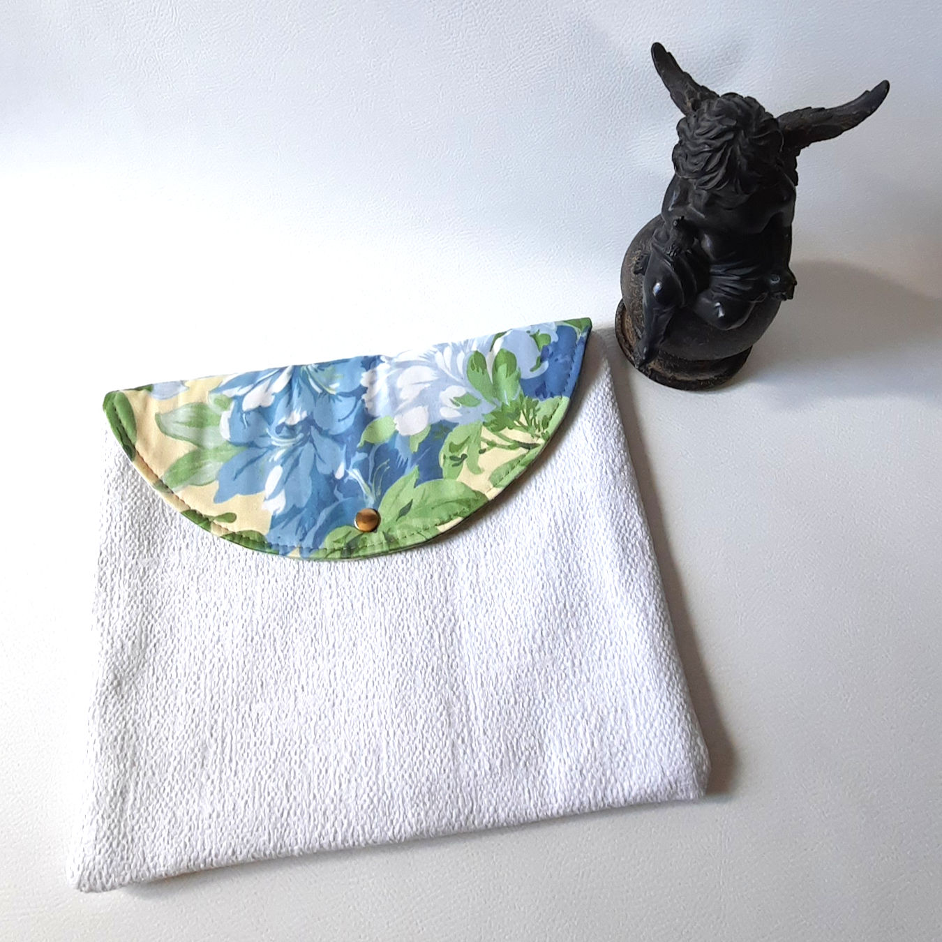 Pochette à livre blanche 1 à rabat