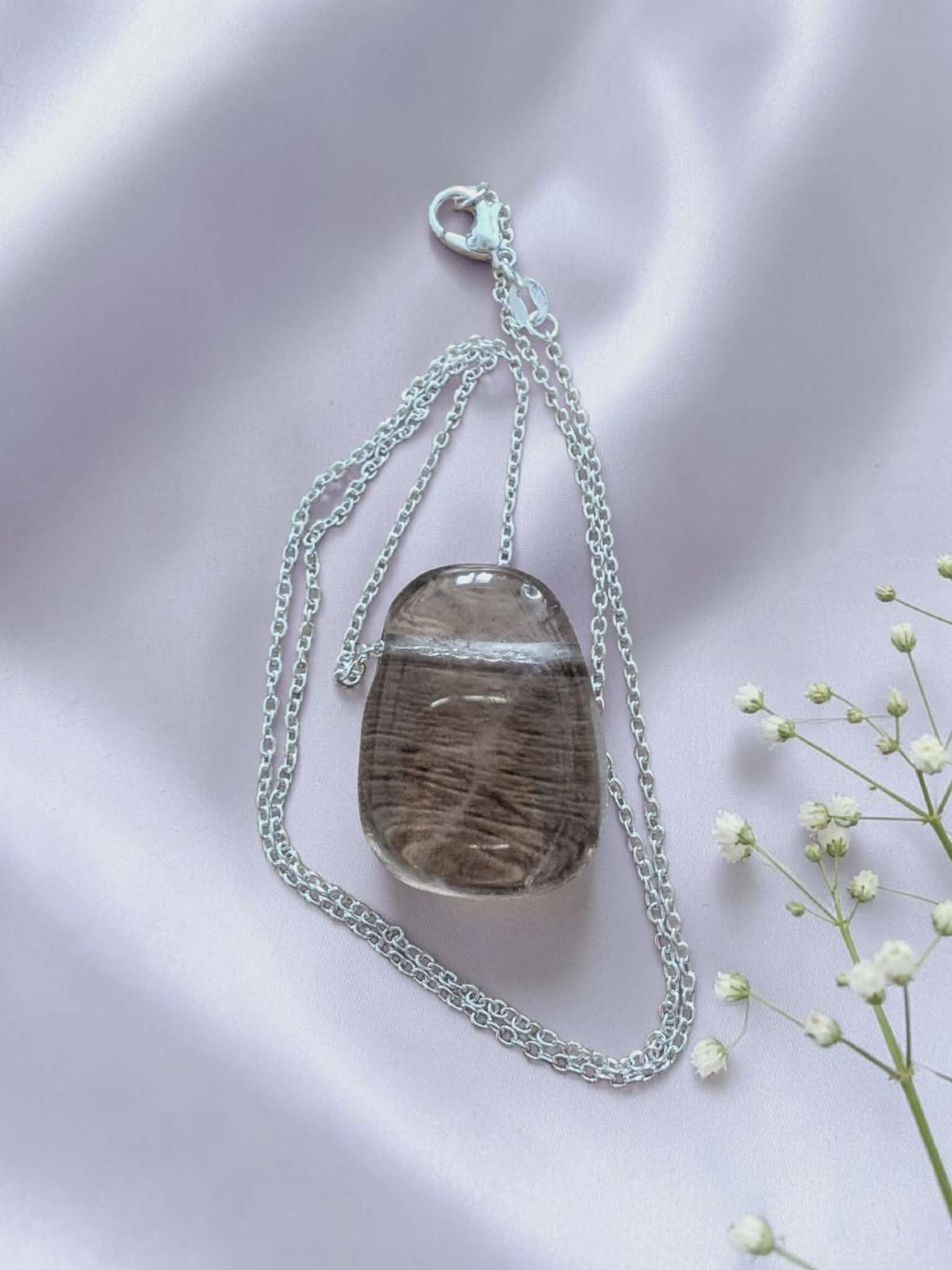 Collier quartz fumé – pierre naturelle – chaîne argentée – fait main