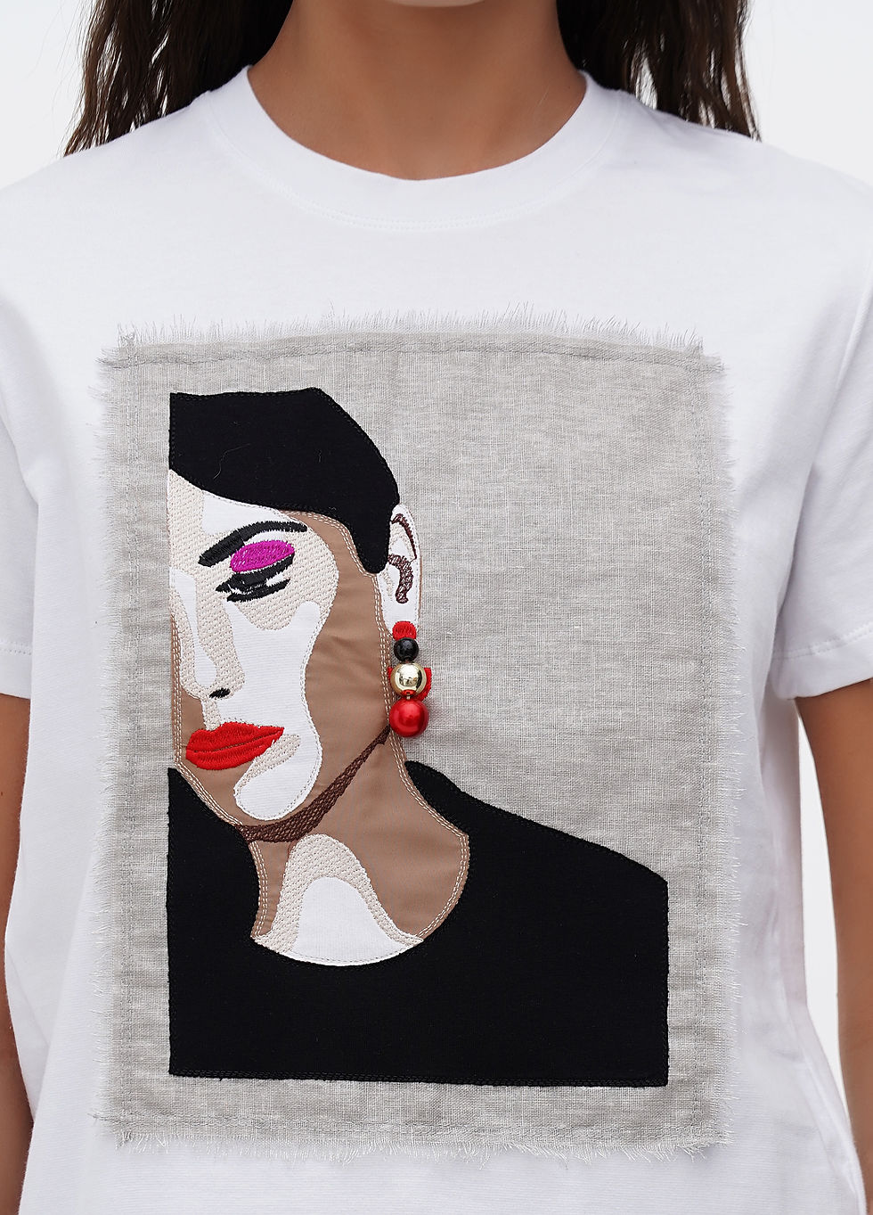 Прев'ю: Female model wearing a designer t-shirt with a vibrant graphic.