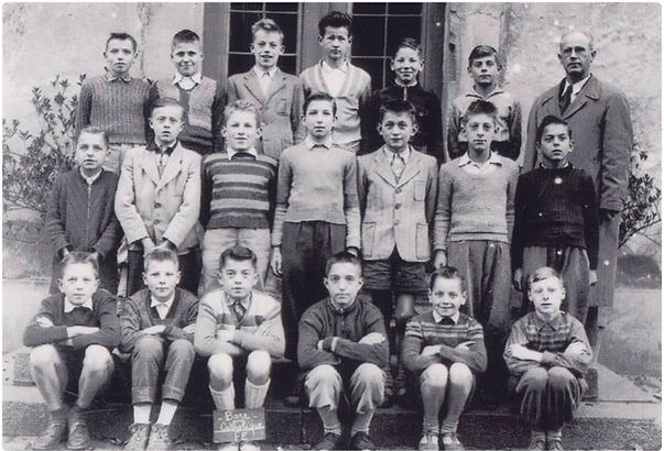Primaire catholique 1943 1944 fin d'études.jpg