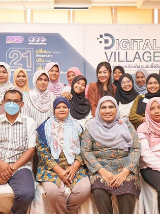 คุณวรีวรรณ์ ไชยวัชรนนท์ สกิลอัพกับครูเฟิร์น ผู้สอน และ CEO ผู้ก่อตั้งสถาบันวีพลัสอะคาเดมี่ สอนทักษะวิชาชีพการตลาดออนไลน์และการสร้างรายได้สมัยใหม่ คอร์สเรียน AI TIKTOK เฟสบุ๊ก Personal Branding การสร้างตัวตน ไลฟ์สด คอนเท้นท์มาร์เก็ตติ้ง ทำเว็บไซต์ใช้เอง ทักษะการพูด ยิงแอด ซื้อโฆษณา เรียนรู้สกิลเพื่อพัฒนายอดขายให้กับธุรกิจบนออนไลน์ และการสร้างรายได้ให้กับตัวเอง