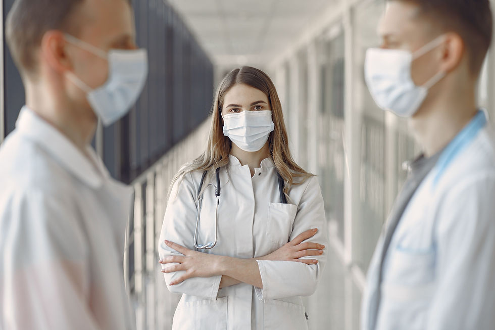 Consulta de medicina estética para valorar toxina botulínica para arrugas de expresión
