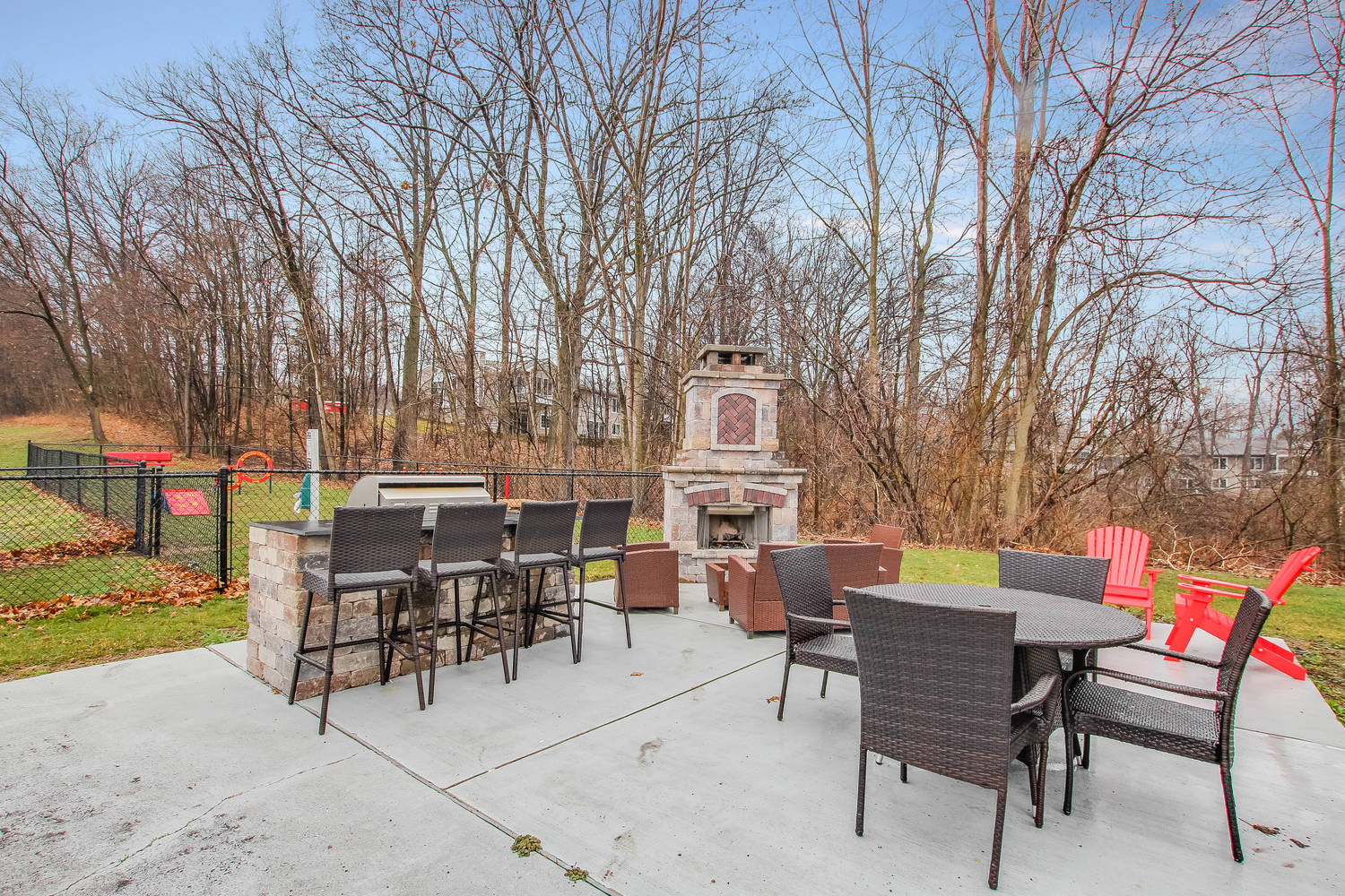 Willow Creek Apartments & Townhomes Amenitis