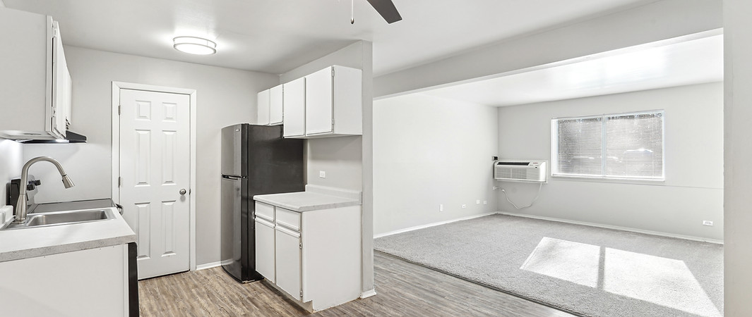 Park-Trail-apartments-zion-il-kitchen+living-room-01_HD.jpg