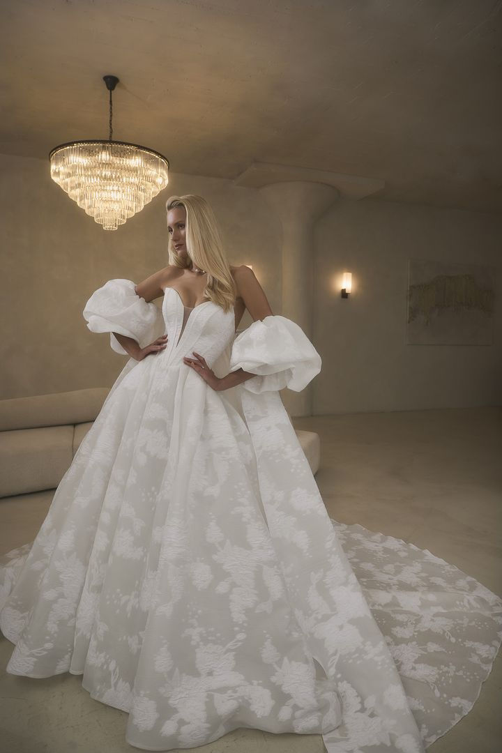 Thumbnail: Guinevere by Casablanca Bridal