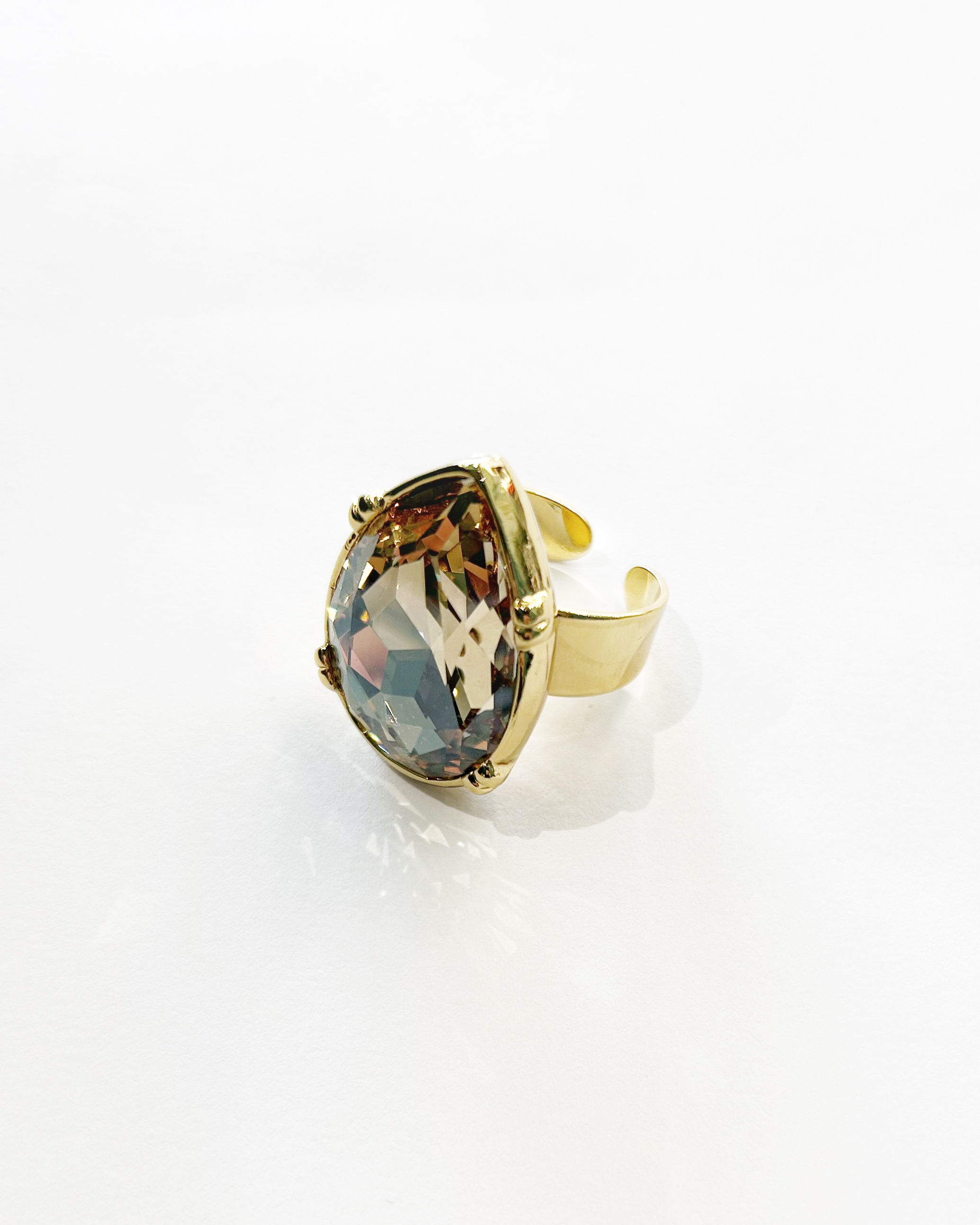 Anello regolabile metallo dorato con cristallo a goccia color oro
