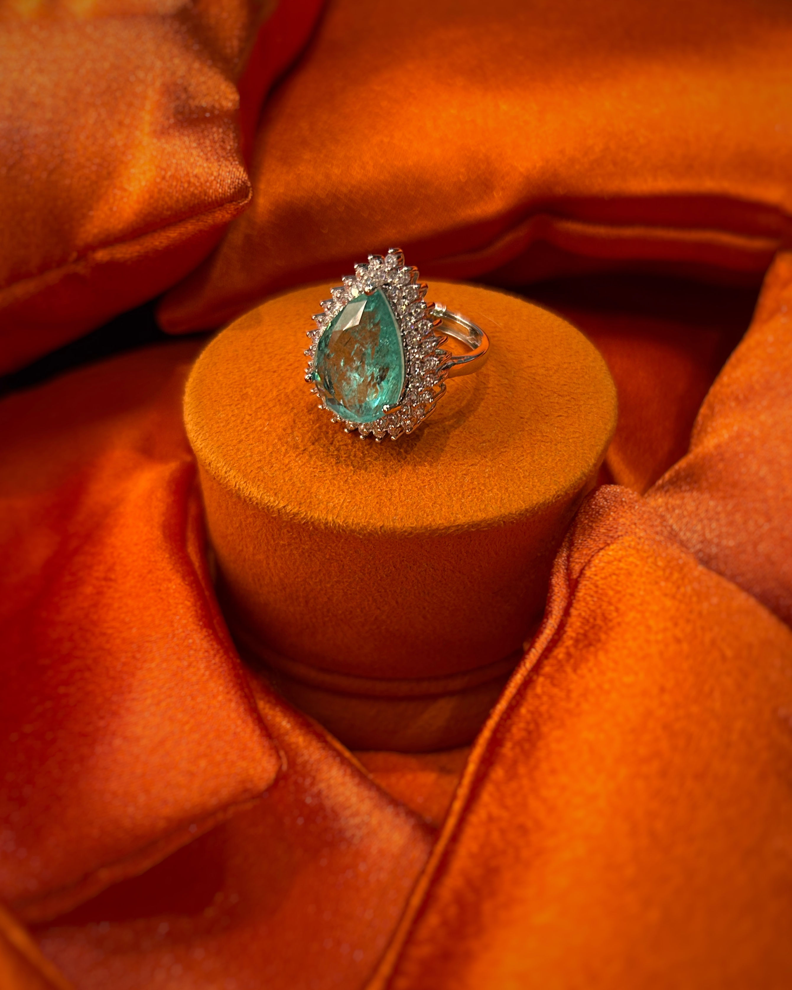 Anello regolabile argento con tormalina paraiba e pietre sintetiche