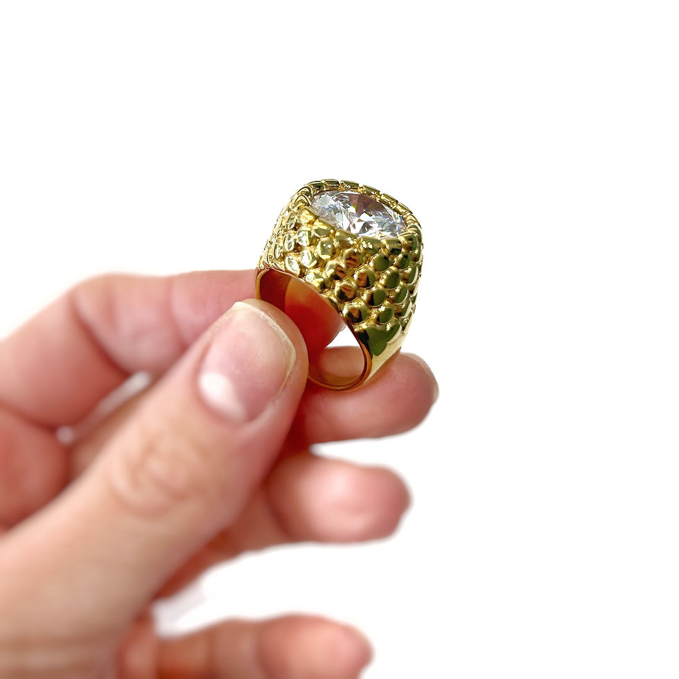 Thumbnail: Anello in ottone bagno oro giallo con cristallo bianco 