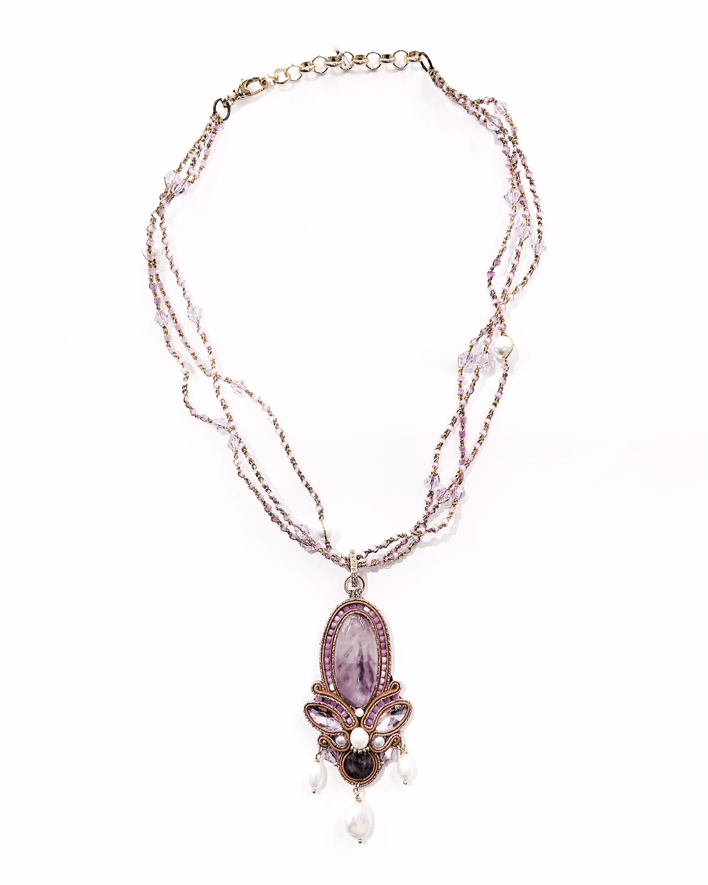 Collana multifilo con ciondolo soutache in tessuto e pietre naturali