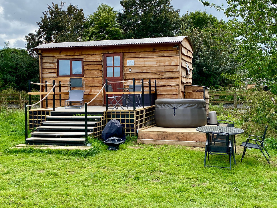 Standlake Glamping with Hot tub