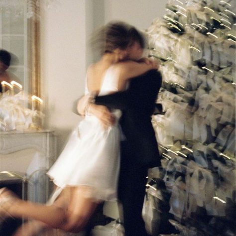 Glitz & Glam για τα Χριστούγεννα: Party Wear επιλογές για ένα εκλεπτυσμένο Look