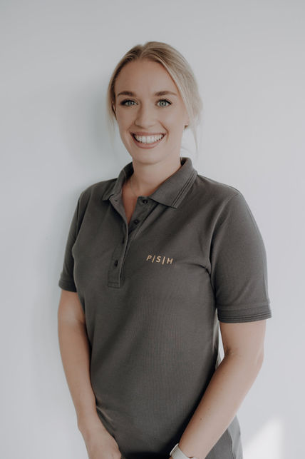 Lächelnde Physiotherapeutin, Alina, bei PSH Physiotherapie