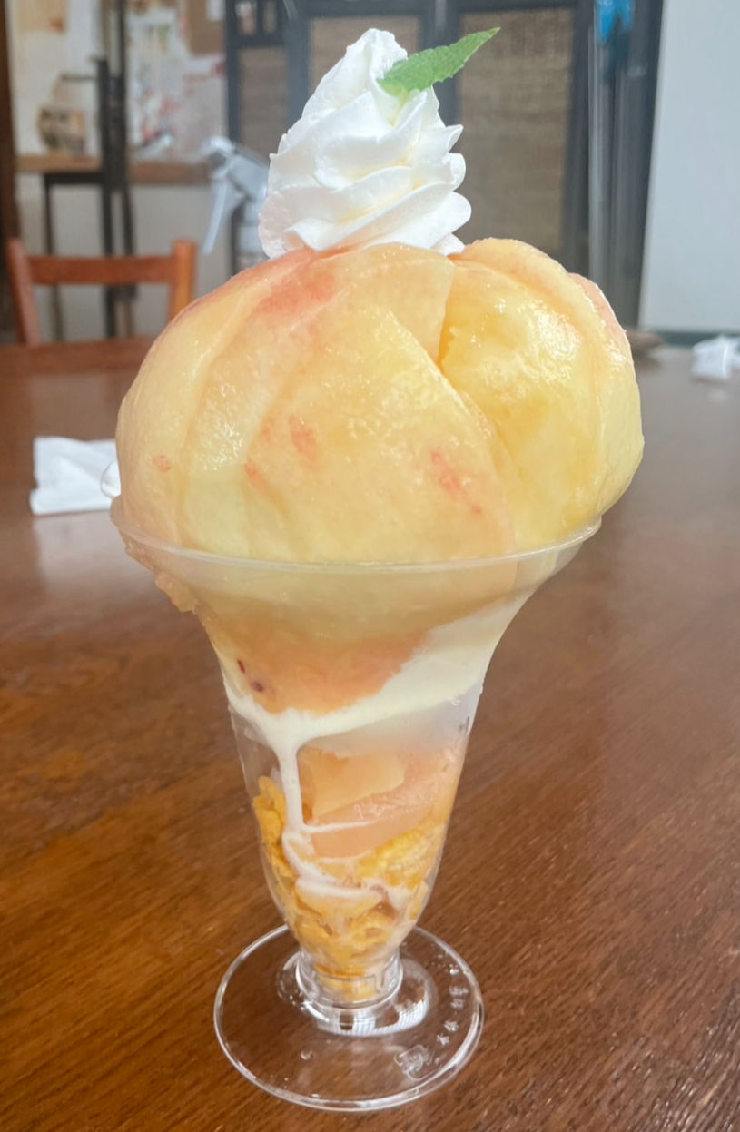 ももまるごとパフェ