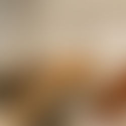 Towdoo Kıyafetleri ahşap askıda asılı 