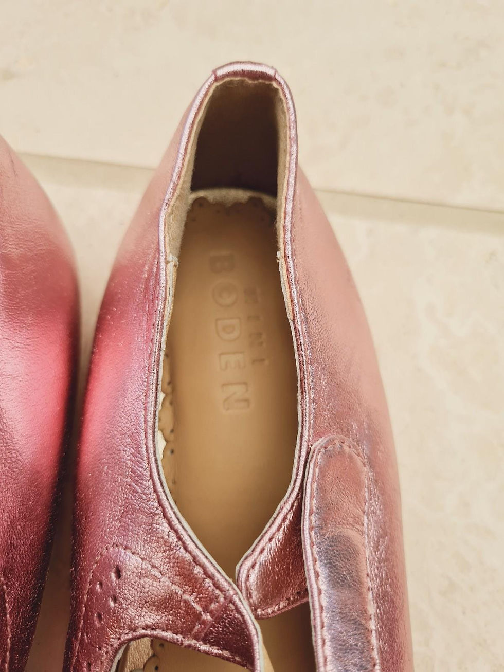 Thumbnail: Mini Boden Girls Leather Mary Janes Metallic Pink Size 336 Preloved H5