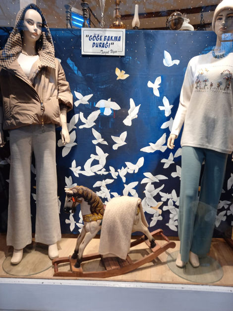 Goge Bakma Duragi
170x170cm Shop Window Acrylic on Canvas