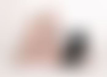 Family photo with a toddler and a newborn baby by Christchurch Newborn Photographer Kirsten Naomi Photography