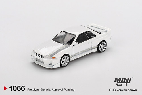 ミニカー MINI GT Nissan Skyline GT-R 32.34 Mini GT 1/64 Nissan Skyline GT-R (R32) VeilSide Combat C-I White