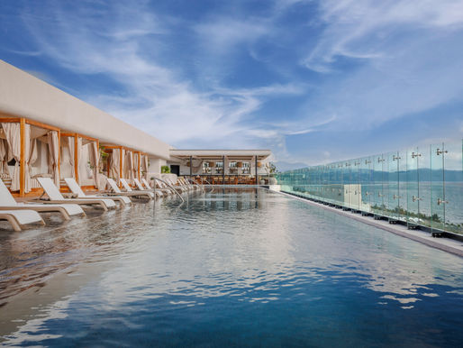 UNICO Vallarta Rooftop bar/pool