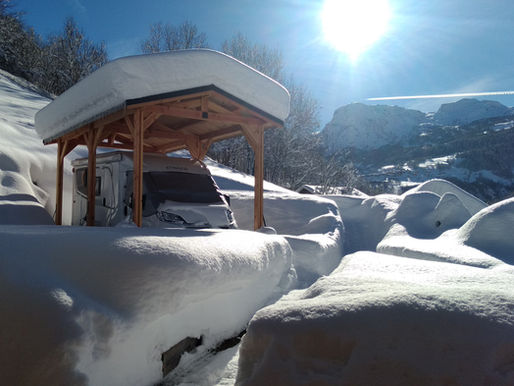🌲 Préparer son carport en Douglas pour l’hiver : entretien et protection
